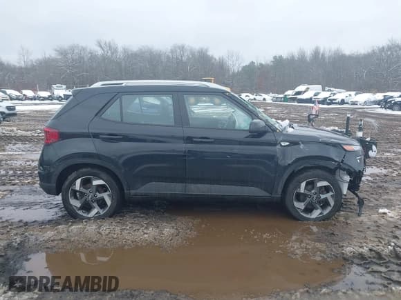 ✅ 2022 Hyundai Venue SEL • VIN: KMHRC8A31NU188951 • Lot: 41546775. Wystawiony na IAAI z przebiegiem 26 861 mil. Bezpłatny archiwum sprzedaży aukcyjnych z USA i szczegółowy raport historii pojazdu na DreamBid. Zdjęcie 13.