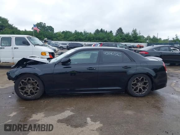 ✅ 2016 Chrysler 300 S • VIN: 2C3CCAGG0GH262205 • Lot: 43040523. Listed on IAAI with 80,858 mi. Free auction sales archive from the USA and detailed vehicle history report at DreamBid. Image 15.