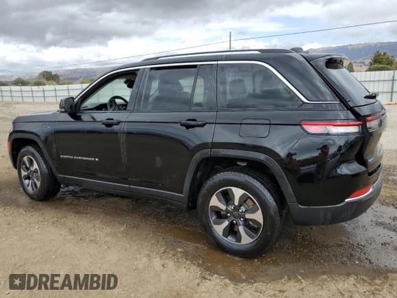 ✅ 2023 Jeep Grand Cherokee • VIN: 1C4RJYB67PC624360 • Lot: 71797794. Listed on Copart with 20,381 mi. Free auction sales archive from the USA and detailed vehicle history report at DreamBid. Image 2.