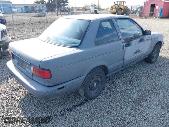✅ 1994 Nissan Sentra • VIN: 3N1EB32A5RL000411 • Lot: 43178616. Wystawiony na IAAI z przebiegiem 334 177 mil. Bezpłatny archiwum sprzedaży aukcyjnych z USA i szczegółowy raport historii pojazdu na DreamBid. Zdjęcie 4.