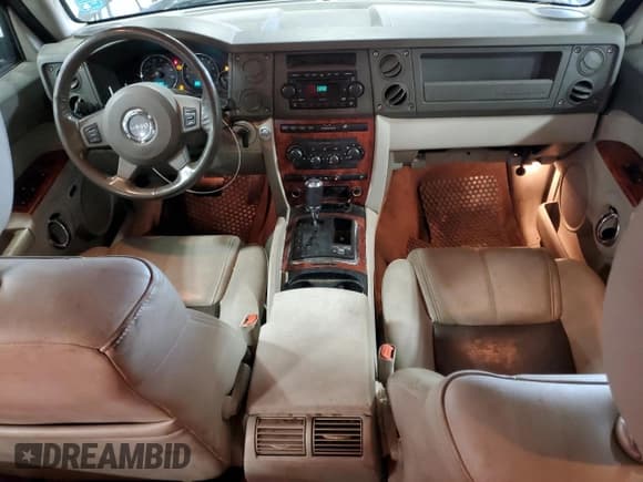 ✅ 2006 Jeep Commander Limited • VIN: 1J8HG58296C143451 • Lot: 81015025. Wystawiony na Copart z przebiegiem 167 932 mil. Bezpłatny archiwum sprzedaży aukcyjnych z USA i szczegółowy raport historii pojazdu na DreamBid. Zdjęcie 8.