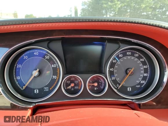 ✅ 2014 Bentley Flying Spur • VIN: SCBEC9ZA5EC089716 • Lot: 70884943. Wystawiony na Copart z przebiegiem Nie podano. Bezpłatny archiwum sprzedaży aukcyjnych z USA i szczegółowy raport historii pojazdu na DreamBid. Zdjęcie 9.