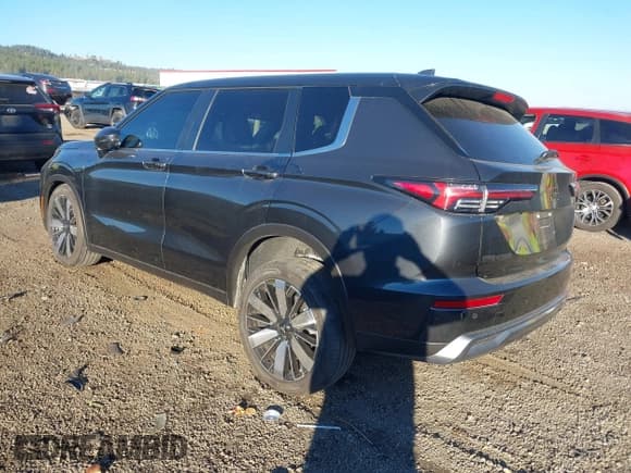 ✅ 2025 Mitsubishi Outlander SE • VIN: JA4J4VA86SZ023219 • Лот: 43459806. Опубликован ранее на IAAI с пробегом 4 168 миль. Бесплатный доступ к архиву аукционных продаж из США и подробный отчёт об истории автомобиля на DreamBid. Изображение 3.