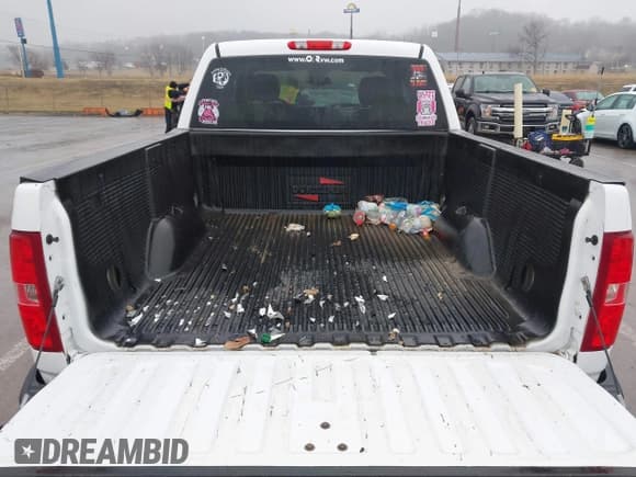 ✅ 2013 Chevrolet Silverado 1500 LT • VIN: 3GCPCSE27DG381536 • Lot: 41503503. Wystawiony na IAAI z przebiegiem 153 117 mil. Bezpłatny archiwum sprzedaży aukcyjnych z USA i szczegółowy raport historii pojazdu na DreamBid. Zdjęcie 17.