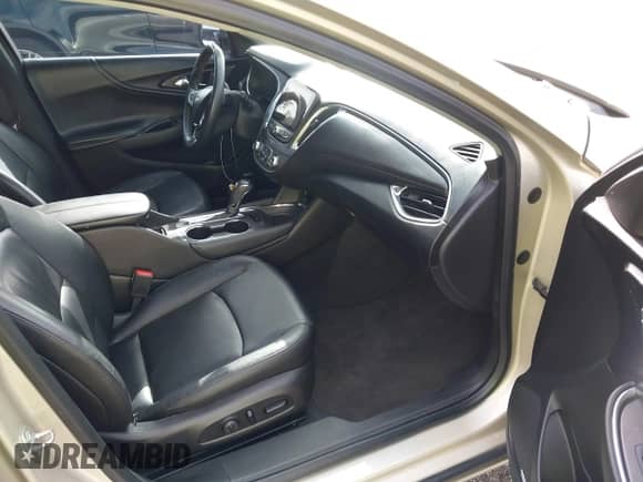 2016 Chevrolet Malibu LT z VIN 1G1ZE5ST6GF228789, wystawiony jako IAAI lot #43363838 z przebiegiem 107 044 mil mil oraz . Historia ofert i sprzedaży dostępna na DreamBid. Obrazek 5.