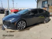 ✅ 2023 Toyota Prius SE • VIN: JTDACACU0P3003845 • Lot: 80788045. Wystawiony na Copart z przebiegiem 79 137 mil. Bezpłatny archiwum sprzedaży aukcyjnych z USA i szczegółowy raport historii pojazdu na DreamBid. Zdjęcie 1.