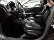 ✅ 2020 Jeep Compass Latitude • VIN: 3C4NJDBB0LT154353 • Lot: 90517565. Wystawiony na Copart z przebiegiem 4 799 mil. Bezpłatny archiwum sprzedaży aukcyjnych z USA i szczegółowy raport historii pojazdu na DreamBid. Zdjęcie 7.