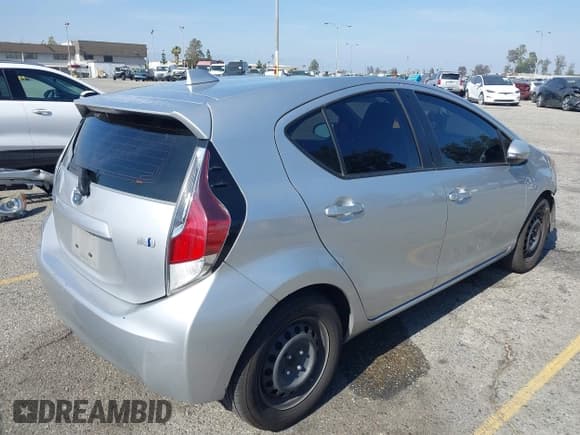 ✅ 2016 Toyota Prius One • VIN: JTDKDTB35G1117843 • Lot: 42094220. Listed on IAAI with 275,814 mi. Free auction sales archive from the USA and detailed vehicle history report at DreamBid. Image 4.
