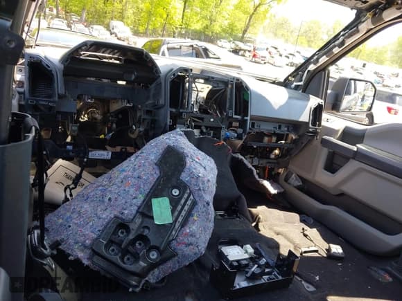 ✅ 2020 Ford F-150 XL • VIN: 1FTEW1C53LFC45393 • Lot: 42049529. Listed on IAAI with Not provided. Free auction sales archive from the USA and detailed vehicle history report at DreamBid. Image 6.