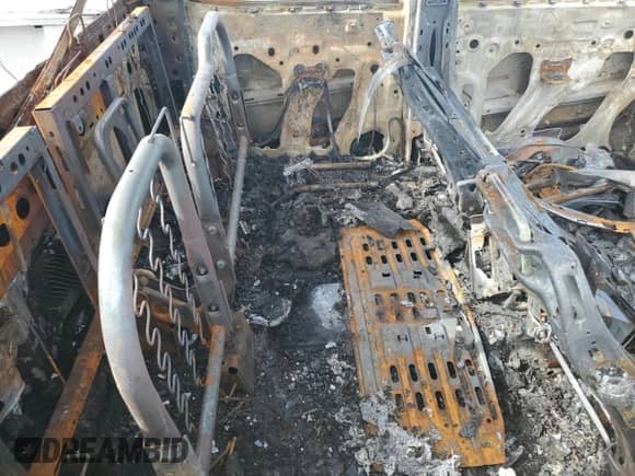 2017 Chevrolet Silverado 2500HD High Country с VIN 1GC1KXEY8HF206164, выставлен на аукционе Copart как лот 57169835 с пробегом Не указан миль и На запчасти • Non repairable. История ставок и продаж доступна на DreamBid. Изображение 10.