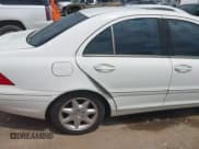 ✅ 2002 Mercedes-Benz C 230/260/280/320 • VIN: WDBRF61J62E008897 • Лот: 42598695. Опубликован ранее на IAAI с пробегом Не указан. Бесплатный доступ к архиву аукционных продаж из США и подробный отчёт об истории автомобиля на DreamBid. Изображение 6.