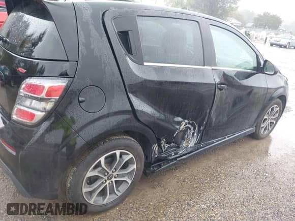 2020 Chevrolet Sonic LT с VIN 1G1JD6SBXL4110389, выставлен на аукционе IAAI как лот 43281164 с пробегом 51 914 миль миль и . История ставок и продаж доступна на DreamBid. Изображение 17.