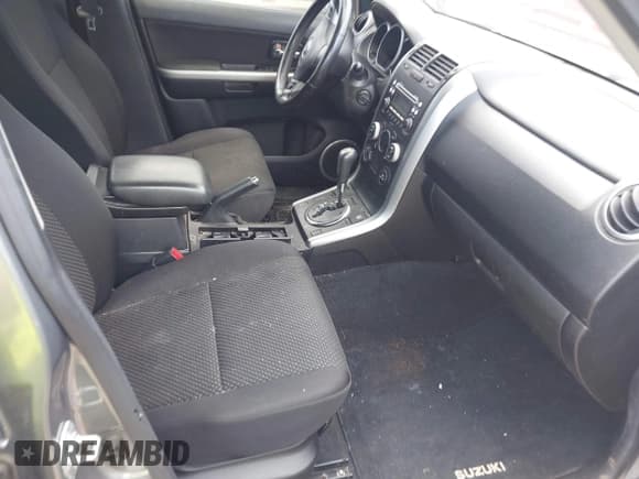 ✅ 2009 Suzuki Grand Vitara • VIN: JS3TD044294100798 • Lot: 43130891. Wystawiony na IAAI z przebiegiem Nie podano. Bezpłatny archiwum sprzedaży aukcyjnych z USA i szczegółowy raport historii pojazdu na DreamBid. Zdjęcie 5.