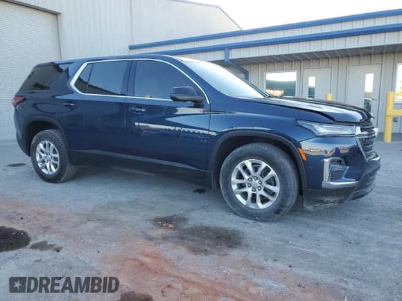 ✅ 2023 Chevrolet Traverse LS • VIN: 1GNERFKW2PJ258886 • Lot: 90370375. Wystawiony na Copart z przebiegiem 25 762 mil. Bezpłatny archiwum sprzedaży aukcyjnych z USA i szczegółowy raport historii pojazdu na DreamBid. Zdjęcie 4.