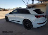✅ 2021 Audi e-tron Premium • VIN: WA1AAAGE3MB030607 • Lot: 66334385. Wystawiony na Copart z przebiegiem 23 483 mil. Bezpłatny archiwum sprzedaży aukcyjnych z USA i szczegółowy raport historii pojazdu na DreamBid. Zdjęcie 2.