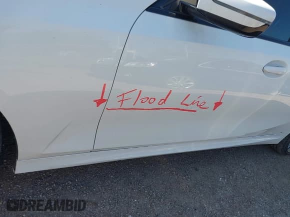 ✅ 2022 BMW 3 Series 330i • VIN: 3MW5R1J06N8C42821 • Lot: 42234878. Listed on IAAI with 60,888 mi. Free auction sales archive from the USA and detailed vehicle history report at DreamBid. Image 6.