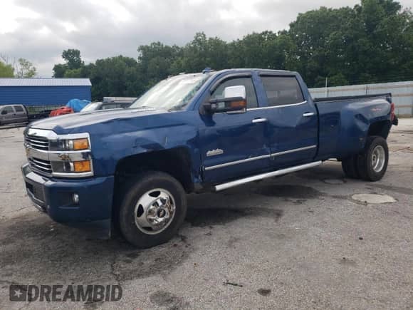 2016 Chevrolet Silverado 3500HD High Country с VIN 1GC4K1E89GF275907, выставлен на аукционе Copart как лот 60917955 с пробегом 215 063 миль миль и Списание • Salvage title. История ставок и продаж доступна на DreamBid. Изображение 1.