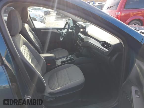 ✅ 2020 Ford Escape SE • VIN: 1FMCU9G6XLUA51501 • Lot: 43777573. Listed on IAAI with 83,787 mi. Free auction sales archive from the USA and detailed vehicle history report at DreamBid. Image 5.