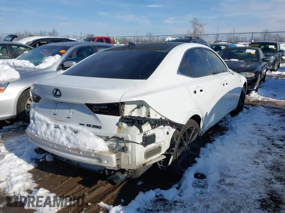 ✅ 2014 Lexus IS 250 • VIN: JTHCF1D21E5015001 • Lot: 43819740. Wystawiony na IAAI z przebiegiem 90 509 mil. Bezpłatny archiwum sprzedaży aukcyjnych z USA i szczegółowy raport historii pojazdu na DreamBid. Zdjęcie 4.