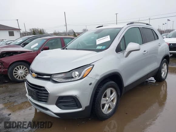✅ 2020 Chevrolet Trax LT • VIN: KL7CJPSB5LB021594 • Lot: 42090813. Wystawiony na IAAI z przebiegiem 37 641 mil. Bezpłatny archiwum sprzedaży aukcyjnych z USA i szczegółowy raport historii pojazdu na DreamBid. Zdjęcie 2.