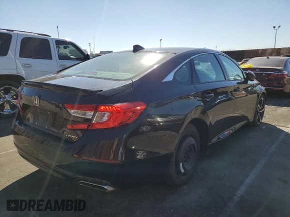 ✅ 2020 Honda Accord Sport • VIN: 1HGCV1F37LA155716 • Lot: 82603085. Wystawiony na Copart z przebiegiem 47 221 mil. Bezpłatny archiwum sprzedaży aukcyjnych z USA i szczegółowy raport historii pojazdu na DreamBid. Zdjęcie 3.
