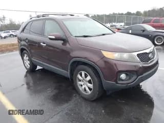 ✅ 2012 Kia Sorento LX • VIN: 5XYKT3A60CG223383 • Лот: 43863660. Опубликован ранее на IAAI с пробегом 158 025 миль. Бесплатный доступ к архиву аукционных продаж из США и подробный отчёт об истории автомобиля на DreamBid. Изображение 1.