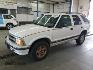 ✅ 1997 Chevrolet Blazer LS • VIN: 1GNDT13W6VK205047 • Lot: 71886215. Wystawiony na Copart z przebiegiem 189 127 mil. Bezpłatny archiwum sprzedaży aukcyjnych z USA i szczegółowy raport historii pojazdu na DreamBid. Zdjęcie 1.