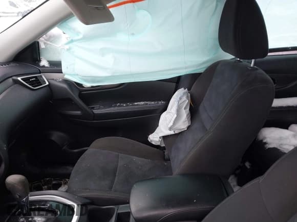 ✅ 2015 Nissan Rogue S • VIN: KNMAT2MV6FP549554 • Lot: 41262865. Listed on IAAI with 123,539 mi. Free auction sales archive from the USA and detailed vehicle history report at DreamBid. Image 5.