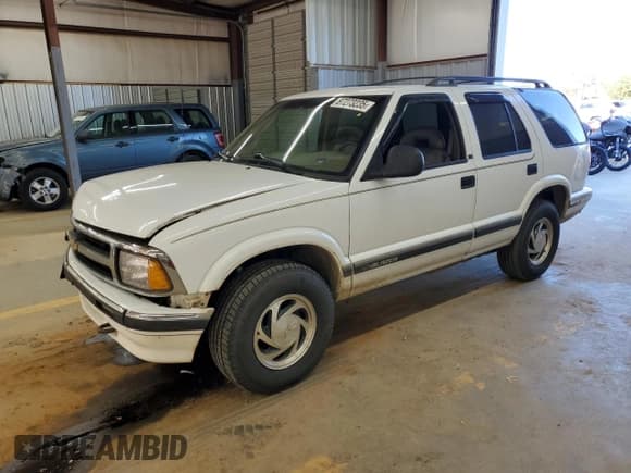 ✅ 1996 Chevrolet Blazer • VIN: 1GNDT13W5T2230602 • Lot: 87273235. Wystawiony na Copart z przebiegiem 201 815 mil. Bezpłatny archiwum sprzedaży aukcyjnych z USA i szczegółowy raport historii pojazdu na DreamBid. Zdjęcie 1.