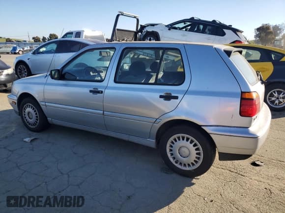 ✅ 1998 Volkswagen Golf • VIN: 3VWFA81H8WM251233 • Лот: 42441795. Опубликован ранее на Copart с пробегом 122 969 миль. Бесплатный доступ к архиву аукционных продаж из США и подробный отчёт об истории автомобиля на DreamBid. Изображение 2.