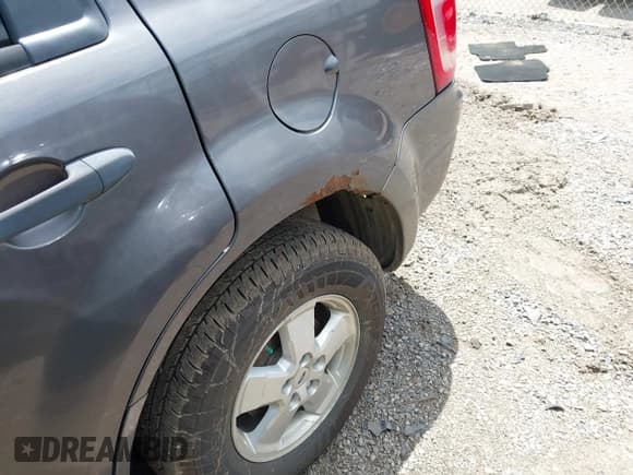 ✅ 2012 Ford Escape XLS • VIN: 1FMCU9C79CKC56110 • Lot: 42618886. Listed on IAAI with 189,520 mi. Free auction sales archive from the USA and detailed vehicle history report at DreamBid. Image 6.