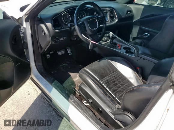 ✅ 2015 Dodge Challenger R/T Scat Pack Shaker • VIN: 2C3CDZFJ1FH868748 • Lot: 61805805. Wystawiony na Copart z przebiegiem 164 533 mil. Bezpłatny archiwum sprzedaży aukcyjnych z USA i szczegółowy raport historii pojazdu na DreamBid. Zdjęcie 8.