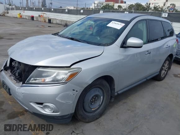 ✅ 2015 Nissan Pathfinder S • VIN: 5N1AR2MN2FC643352 • Lot: 42065631. Listed on IAAI with 82,725 mi. Free auction sales archive from the USA and detailed vehicle history report at DreamBid. Image 16.