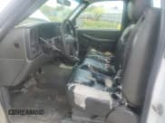 ✅ 2005 Chevrolet Silverado 2500HD Work Truck • VIN: 1GCHC24U25E211911 • Lot: 50795035. Wystawiony na Copart z przebiegiem 162 119 mil. Bezpłatny archiwum sprzedaży aukcyjnych z USA i szczegółowy raport historii pojazdu na DreamBid. Zdjęcie 7.