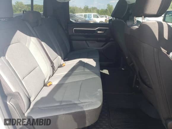 2024 Ram 1500 Big Horn z VIN 1C6RRFFG2RN192128, wystawiony jako Copart lot #68725004 z przebiegiem 18 599 mil mil oraz Szkoda całkowita • Salvage title. Historia ofert i sprzedaży dostępna na DreamBid. Obrazek 10.