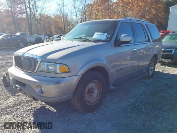 ✅ 2002 Lincoln Navigator • VIN: 5LMFU28R32LJ08605 • Лот: 43526040. Опубликован ранее на IAAI с пробегом 80 254 миль. Бесплатный доступ к архиву аукционных продаж из США и подробный отчёт об истории автомобиля на DreamBid. Изображение 2.