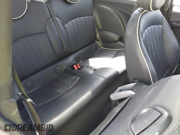 ✅ 2010 MINI Hardtop • VIN: WMWMF3C55ATZ25184 • Lot: 43063356. Wystawiony na IAAI z przebiegiem 89 312 mil. Bezpłatny archiwum sprzedaży aukcyjnych z USA i szczegółowy raport historii pojazdu na DreamBid. Zdjęcie 8.