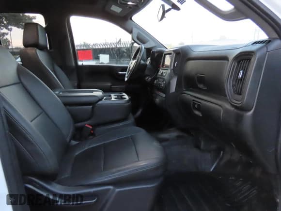 ✅ 2022 Chevrolet Silverado 1500 • VIN: 1GB5WRE71NF218522 • Lot: 92880415. Wystawiony na Copart z przebiegiem 60 747 mil. Bezpłatny archiwum sprzedaży aukcyjnych z USA i szczegółowy raport historii pojazdu na DreamBid. Zdjęcie 5.