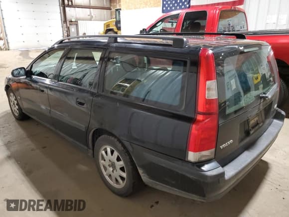 ✅ 2003 Volvo V70 2.4L • VIN: YV1SW61T332330768 • Lot: 85386035. Listed on Copart with 236,794 mi. Free auction sales archive from the USA and detailed vehicle history report at DreamBid. Image 2.