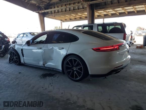 ✅ 2018 Porsche Panamera • VIN: WP0AA2A71JL111147 • Lot: 82268605. Wystawiony na Copart z przebiegiem 84 752 mil. Bezpłatny archiwum sprzedaży aukcyjnych z USA i szczegółowy raport historii pojazdu na DreamBid. Zdjęcie 2.