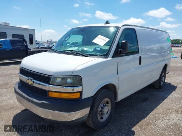 ✅ 2019 Chevrolet Express Cargo • VIN: 1GCWGAFP6K1368910 • Lot: 42194961. Wystawiony na IAAI z przebiegiem 69 359 mil. Bezpłatny archiwum sprzedaży aukcyjnych z USA i szczegółowy raport historii pojazdu na DreamBid. Zdjęcie 17.