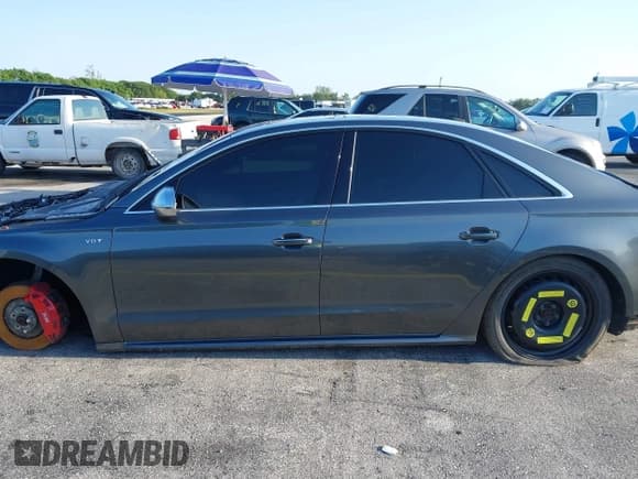 ✅ 2015 Audi S8 • VIN: WAUK2AFD5FN021986 • Лот: 41986491. Опубликован ранее на IAAI с пробегом 142 073 миль. Бесплатный доступ к архиву аукционных продаж из США и подробный отчёт об истории автомобиля на DreamBid. Изображение 14.