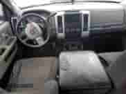 2009 Dodge 1500 SLT z VIN 1D3HV13T59S738496, wystawiony jako Copart lot #70374654 z przebiegiem Nie podano mil oraz Czysty tytuł • Clean title. Historia ofert i sprzedaży dostępna na DreamBid. Obrazek 8.