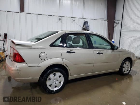 ✅ 2006 Ford Focus S • VIN: 1FAHP34N66W229395 • Lot: 90108605. Wystawiony na Copart z przebiegiem 85 544 mil. Bezpłatny archiwum sprzedaży aukcyjnych z USA i szczegółowy raport historii pojazdu na DreamBid. Zdjęcie 3.