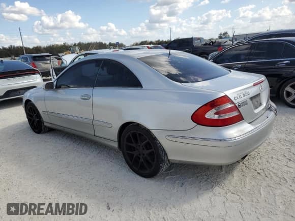 ✅ 2003 Mercedes-Benz CLK 320 • VIN: WDBTJ65J63F050559 • Лот: 77650564. Опубликован ранее на Copart с пробегом 218 619 миль. Бесплатный доступ к архиву аукционных продаж из США и подробный отчёт об истории автомобиля на DreamBid. Изображение 2.