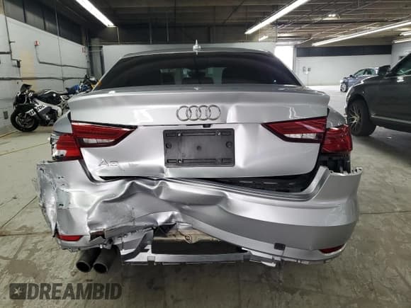 ✅ 2017 Audi A3 Premium • VIN: WAUAUHFF6H1034854 • Лот: 81380745. Опубликован ранее на Copart с пробегом 194 396 миль. Бесплатный доступ к архиву аукционных продаж из США и подробный отчёт об истории автомобиля на DreamBid. Изображение 6.