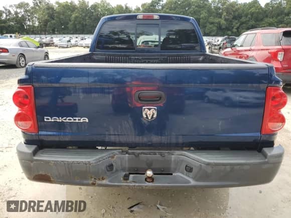 2006 Dodge Dakota ST z VIN 1D7HE28K16S505201, wystawiony jako Copart lot #70400104 z przebiegiem 112 803 mil mil oraz Szkoda całkowita • Salvage title. Historia ofert i sprzedaży dostępna na DreamBid. Obrazek 6.