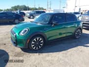 ✅ 2024 MINI Hardtop 4 Door Cooper S • VIN: WMW53DK01R2V69200 • Lot: 40854234. Wystawiony na IAAI z przebiegiem 6 716 mil. Bezpłatny archiwum sprzedaży aukcyjnych z USA i szczegółowy raport historii pojazdu na DreamBid. Zdjęcie 18.