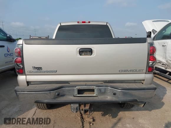✅ 2004 Chevrolet Silverado 2500HD LS • VIN: 1GCHC23284F216989 • Lot: 42315974. Listed on IAAI with 249,245 mi. Free auction sales archive from the USA and detailed vehicle history report at DreamBid. Image 16.