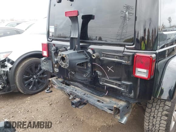 ✅ 2013 Jeep Wrangler Unlimited Sahara • VIN: 1C4BJWEG7DL627832 • Lot: 43612414. Wystawiony na IAAI z przebiegiem 181 773 mil. Bezpłatny archiwum sprzedaży aukcyjnych z USA i szczegółowy raport historii pojazdu na DreamBid. Zdjęcie 18.